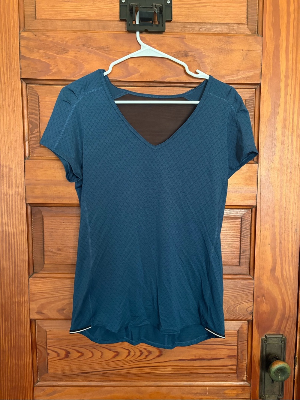 Lululemon Lucy Women’s Short Sleeve V-Neck Active Top in Teal size L